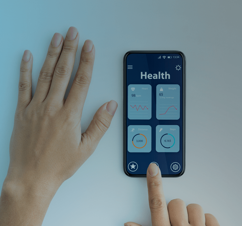 celular monitorando os parâmetros fisiológicos de um paciente - wearable devices