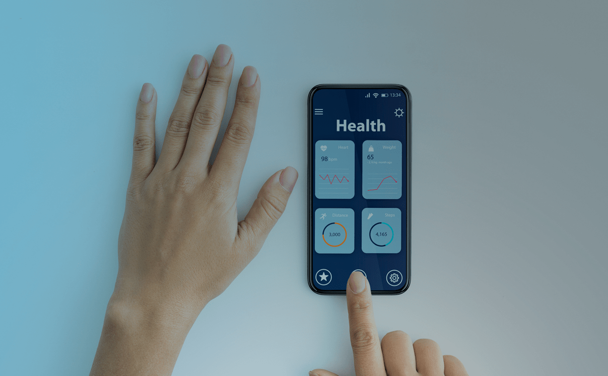 celular monitorando os parâmetros fisiológicos de um paciente - wearable devices